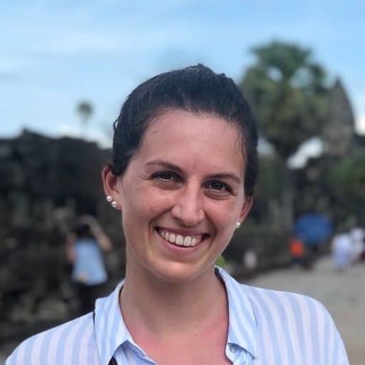 Giorgia Donna sorridente, ritratto ravvicinato
